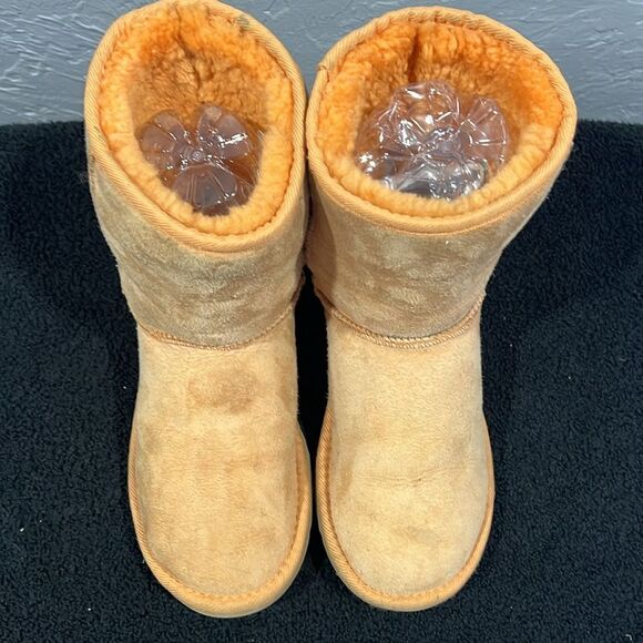 🔥🔥 UGG Classic Short 5825 Lined Boots Suede Sheepskin Women Sz 6 Orange - GUC - Picture 3 of 10